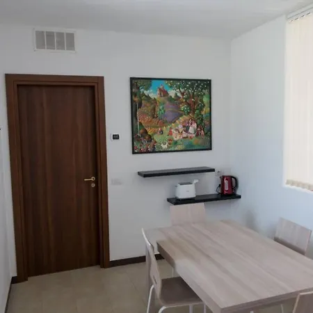 Victoria, Cozy Flat Near Leonardo Academy Lejlighed Sesto Calende