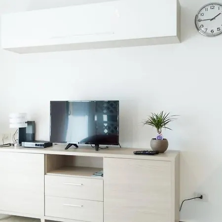 Victoria, Cozy Flat Near Leonardo Academy דירה ססטו קלנדה