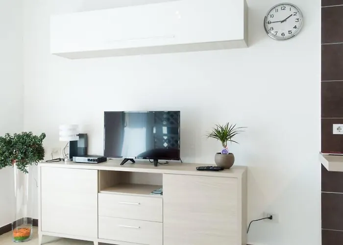 Victoria, Cozy Flat Near Leonardo Academy Apartament Sesto Calende