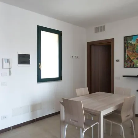 Apartment Victoria, Cozy Flat Near Leonardo Academy Sesto Calende